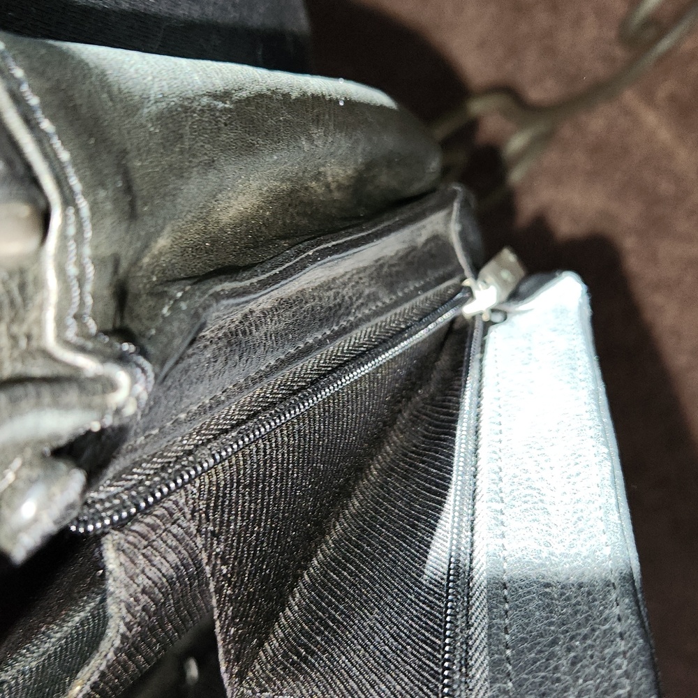 Wilson's Leather crossbody. - Picture 4 of 9
